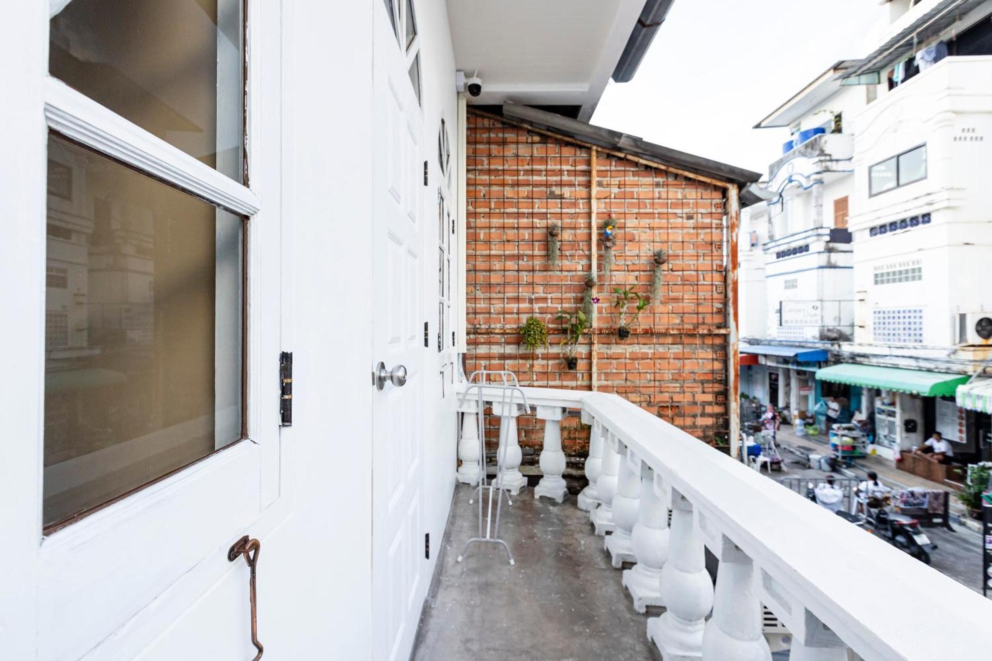Sweett Lemon Hostel Patong Exterior foto